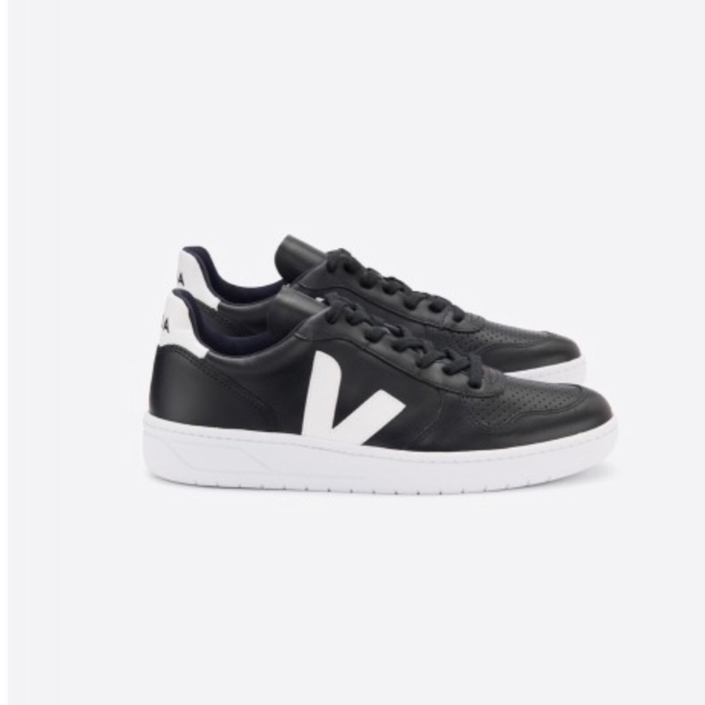 ☆ ☆ ☆ BRAND NEW VEJA SNEAKERS ☆ ☆ ☆